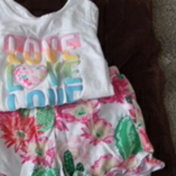 2 multi-color outfits - Picture 2 of 4